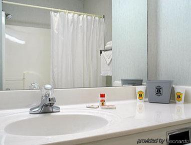 Отель Super 8 Monett Номер фото